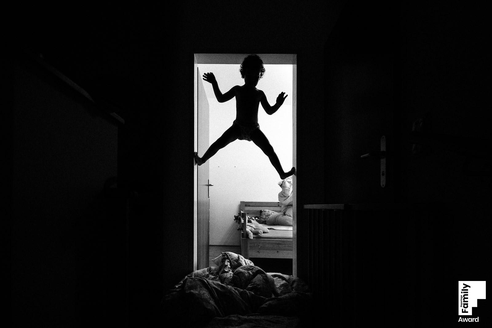 Silhouette eines Kindes I Familienfotografie Graz